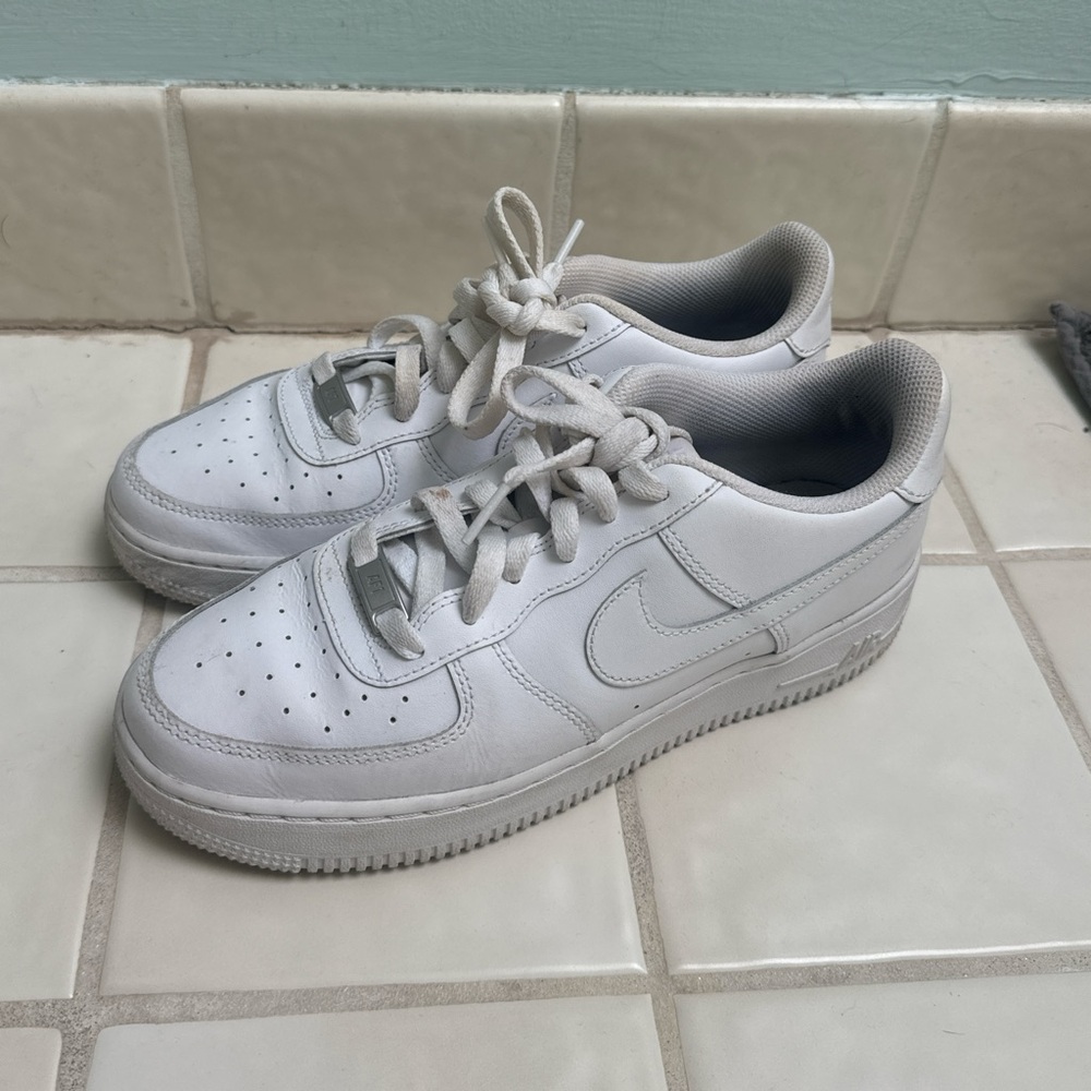 White Nike Air Force